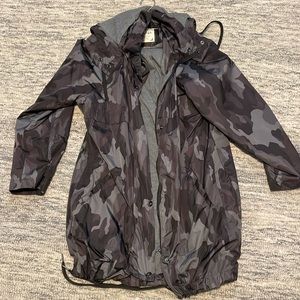 Women's XL hooded lined camouflage rain jacket